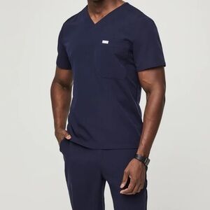 NWT FIGS Limited Edition Men’s Leon FREEX Slim Scrub Top in Navy